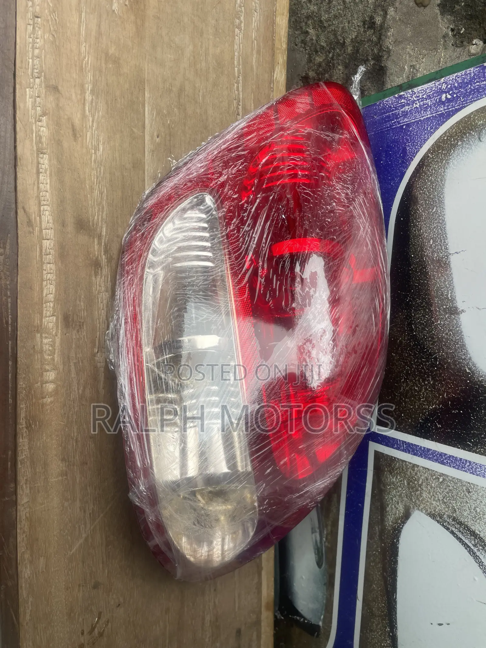 Toyota Tundra 2003 Taillight