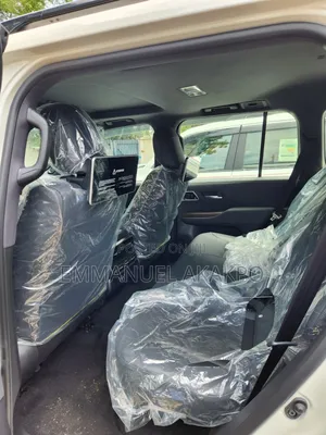 New Toyota Land Cruiser LC300 2024 White