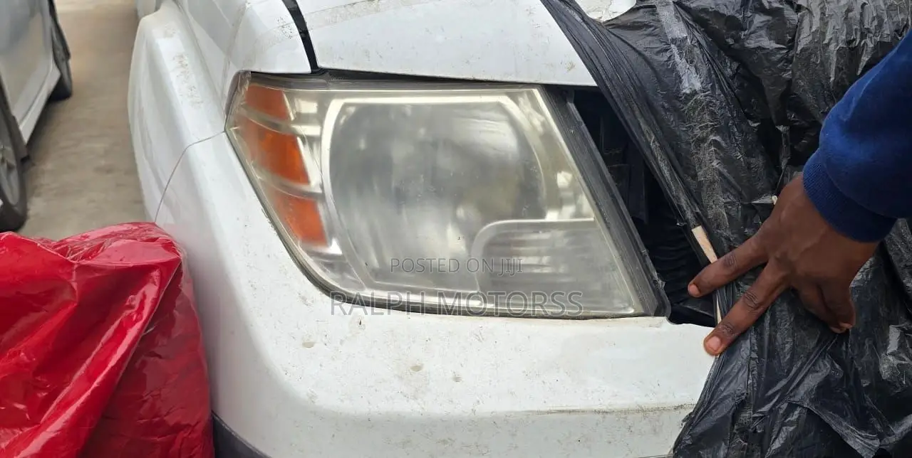 Nissan Frontier 2010 Headlights