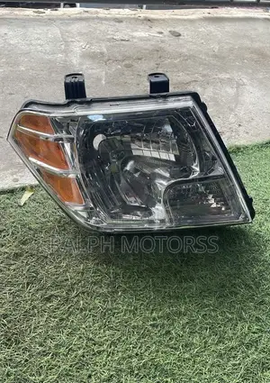 Nissan Frontier 2010 Headlights