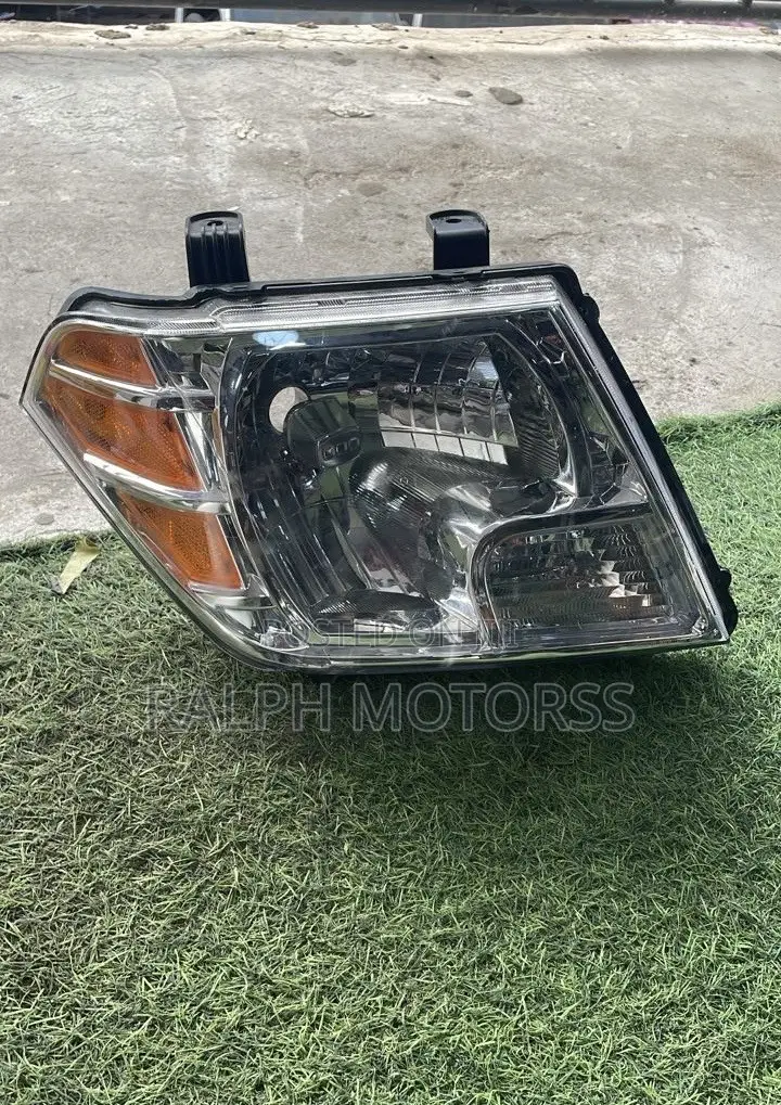 Nissan Frontier 2010 Headlights