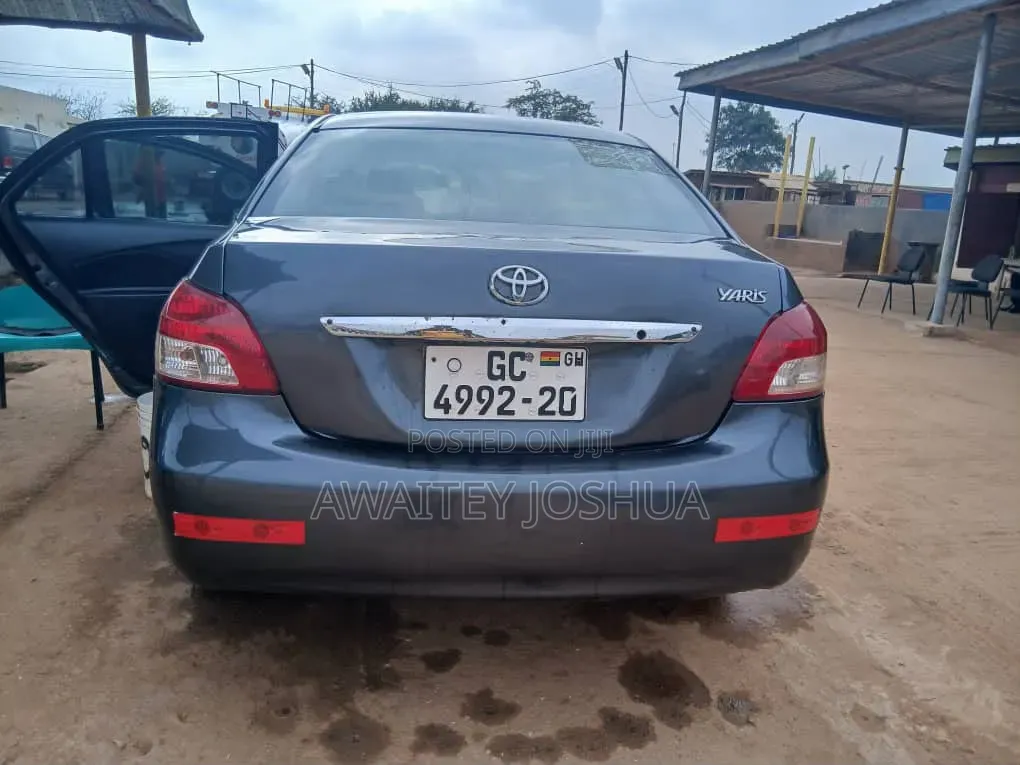 Toyota Yaris 2011 Blue