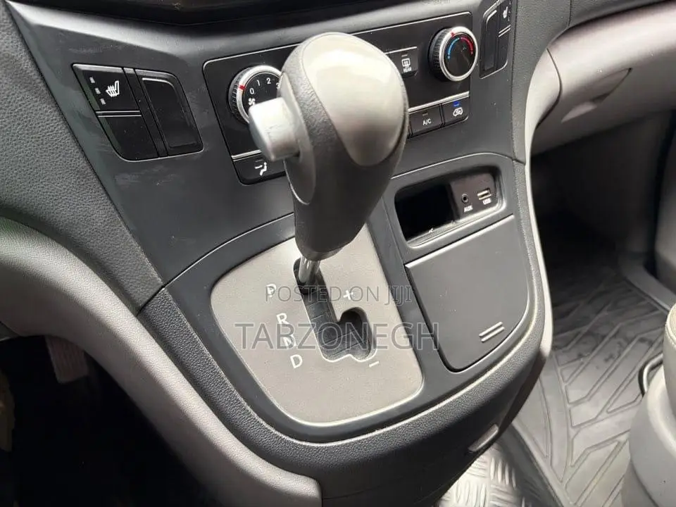 Hyundai Starex 2016 Black