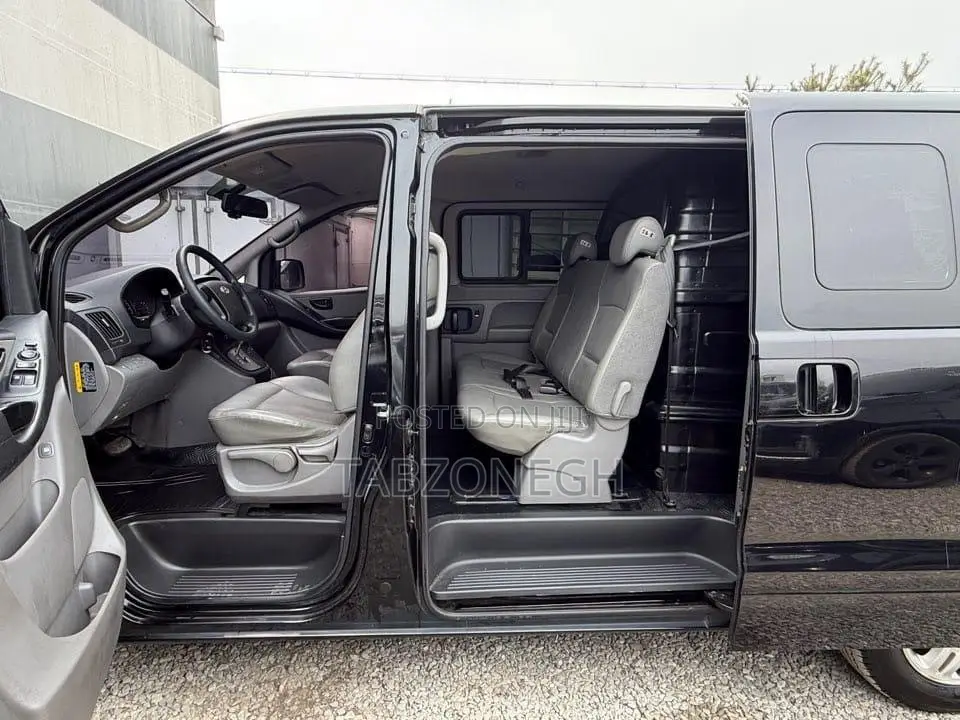 Hyundai Starex 2016 Black