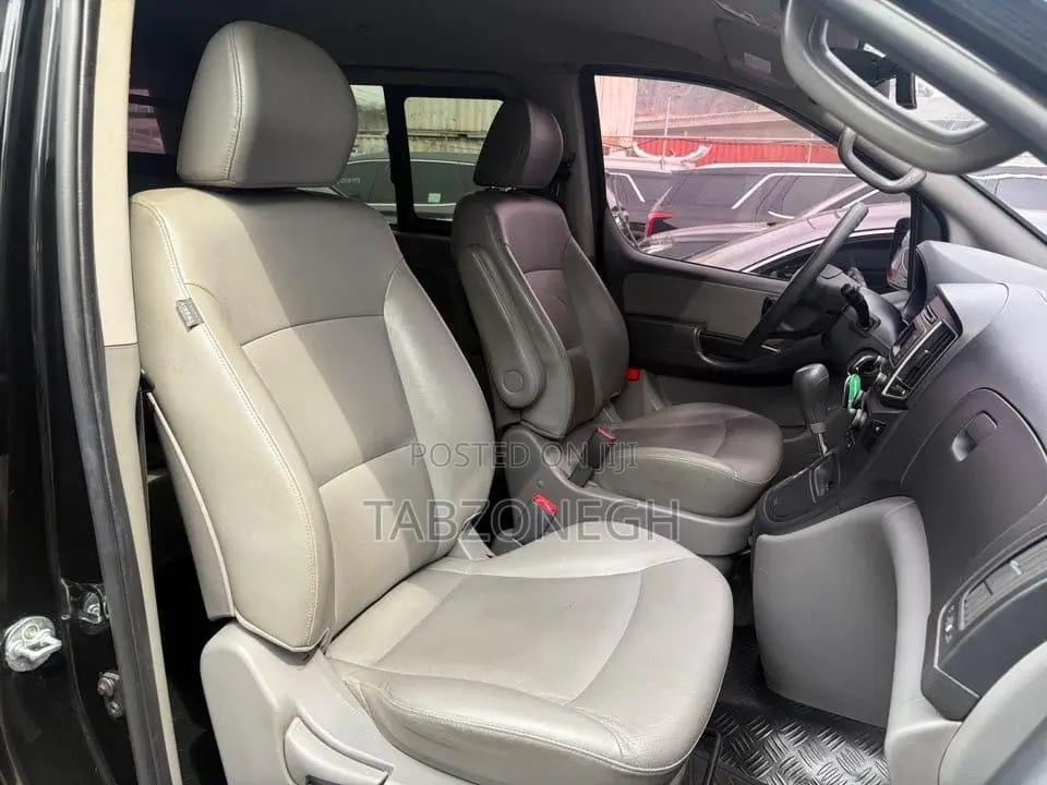 Hyundai Starex 2016 Black