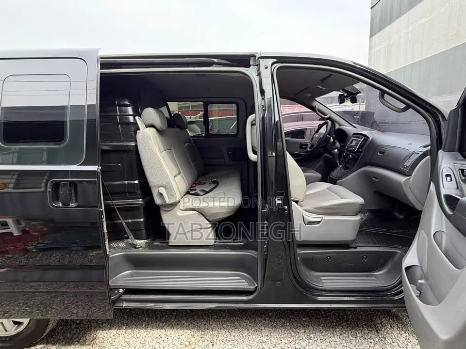 Hyundai Starex 2016 Black