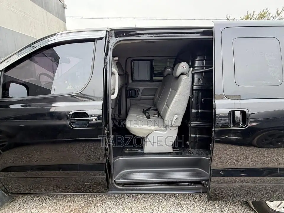 Hyundai Starex 2016 Black
