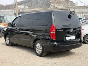 Hyundai Starex 2016 Black