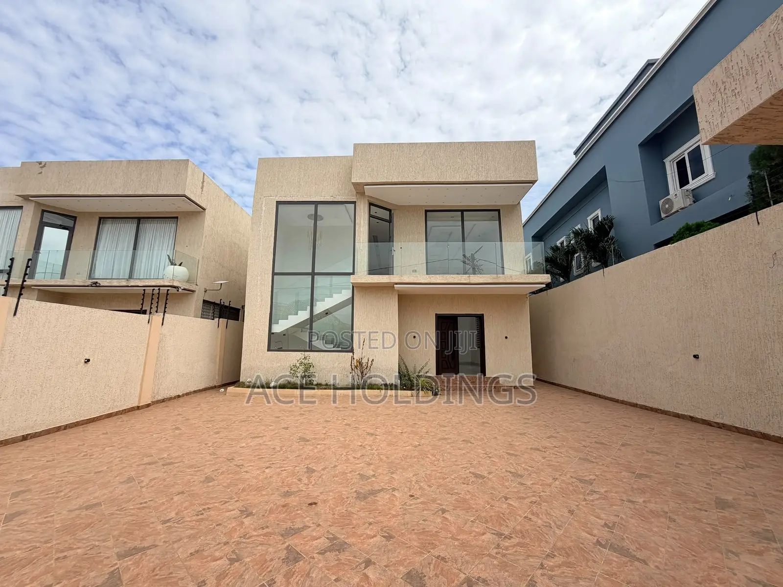 4bdrm Mansion in Ogbojo, East Legon for sale