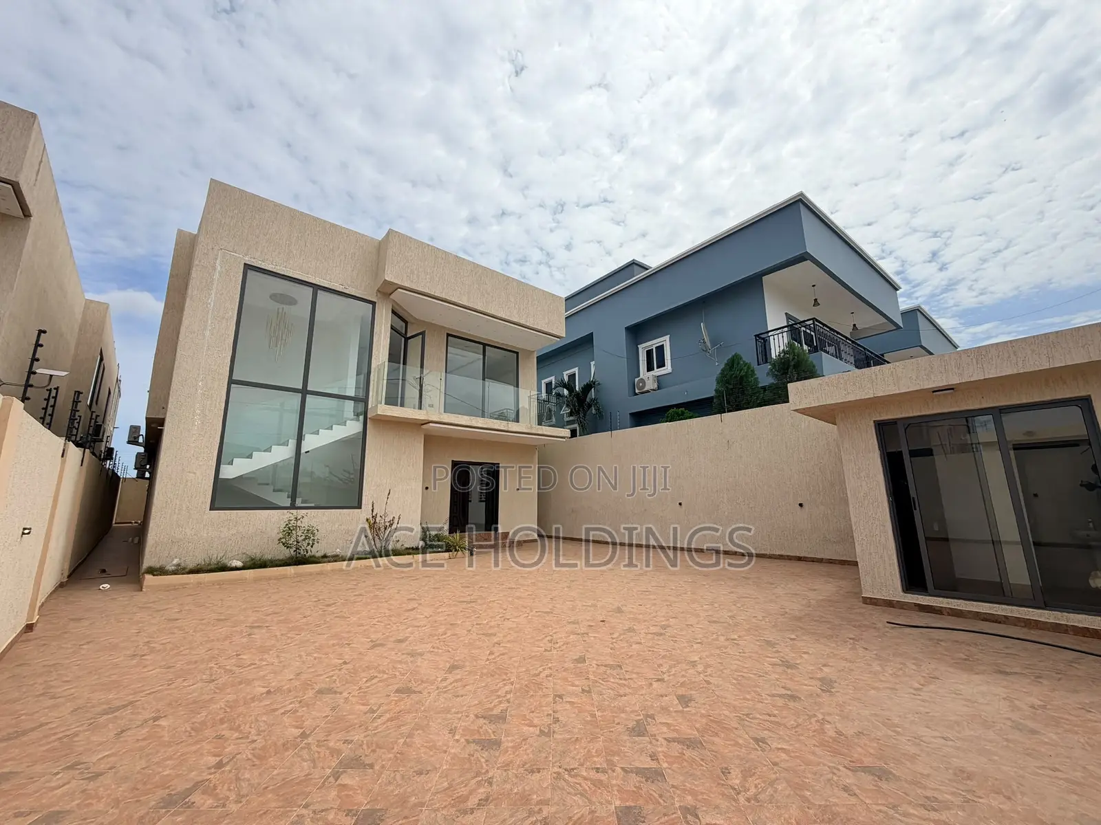 4bdrm Mansion in Ogbojo, East Legon for sale