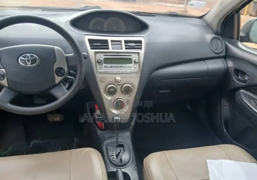 Toyota Yaris 2011 Blue