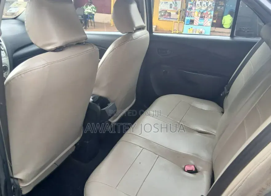 Toyota Yaris 2011 Blue