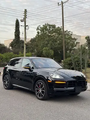 Porsche Cayenne GTS AWD 2023 Black