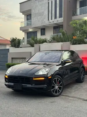 Porsche Cayenne GTS AWD 2023 Black