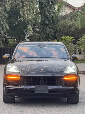 Porsche Cayenne GTS AWD 2023 Black