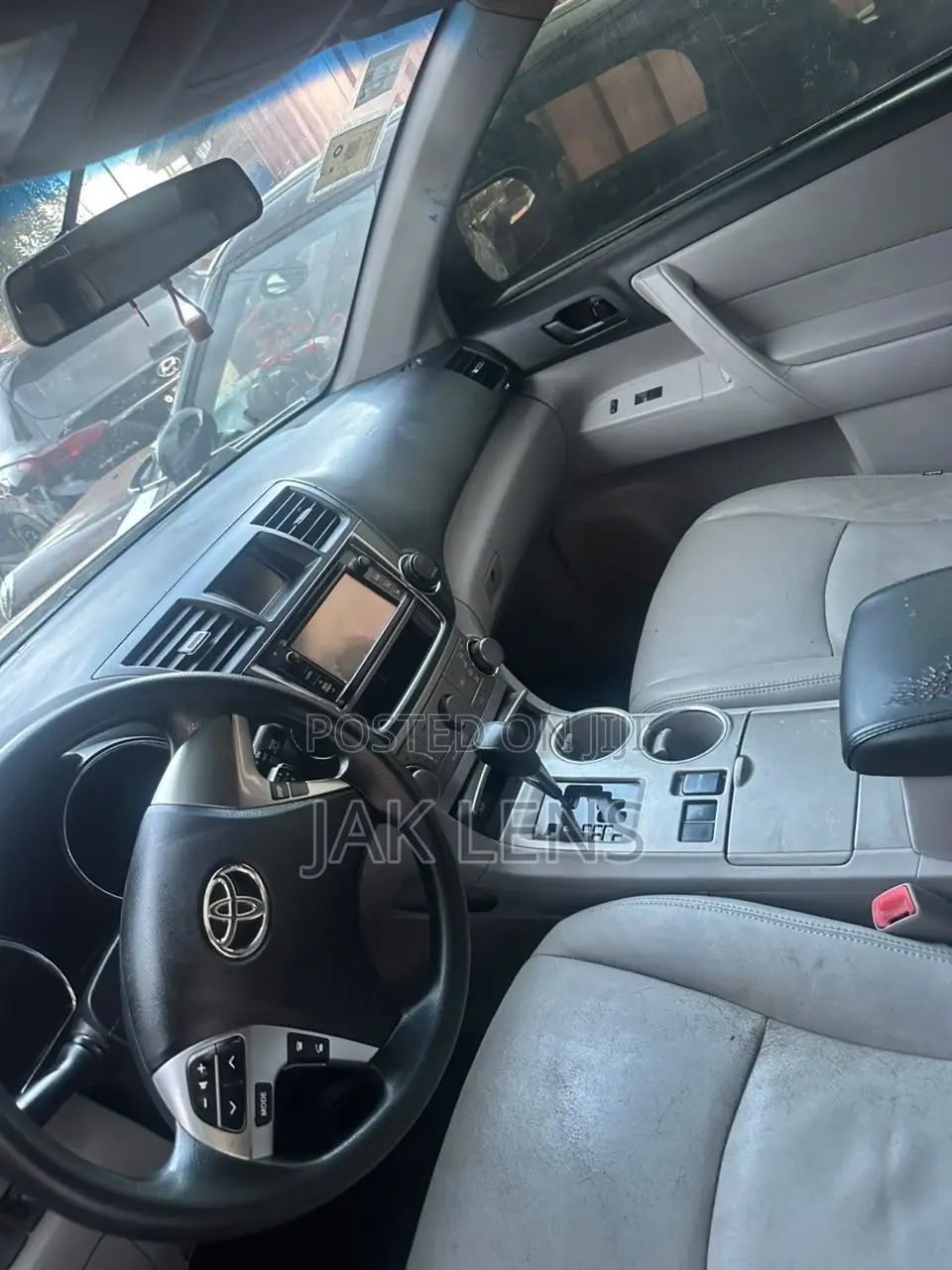 Toyota Highlander LE 4dr SUV (2.7L 4cyl 6A) 2014 White