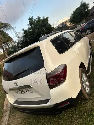 Toyota Highlander LE 4dr SUV (2.7L 4cyl 6A) 2014 White