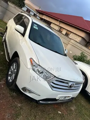 Toyota Highlander LE 4dr SUV (2.7L 4cyl 6A) 2014 White