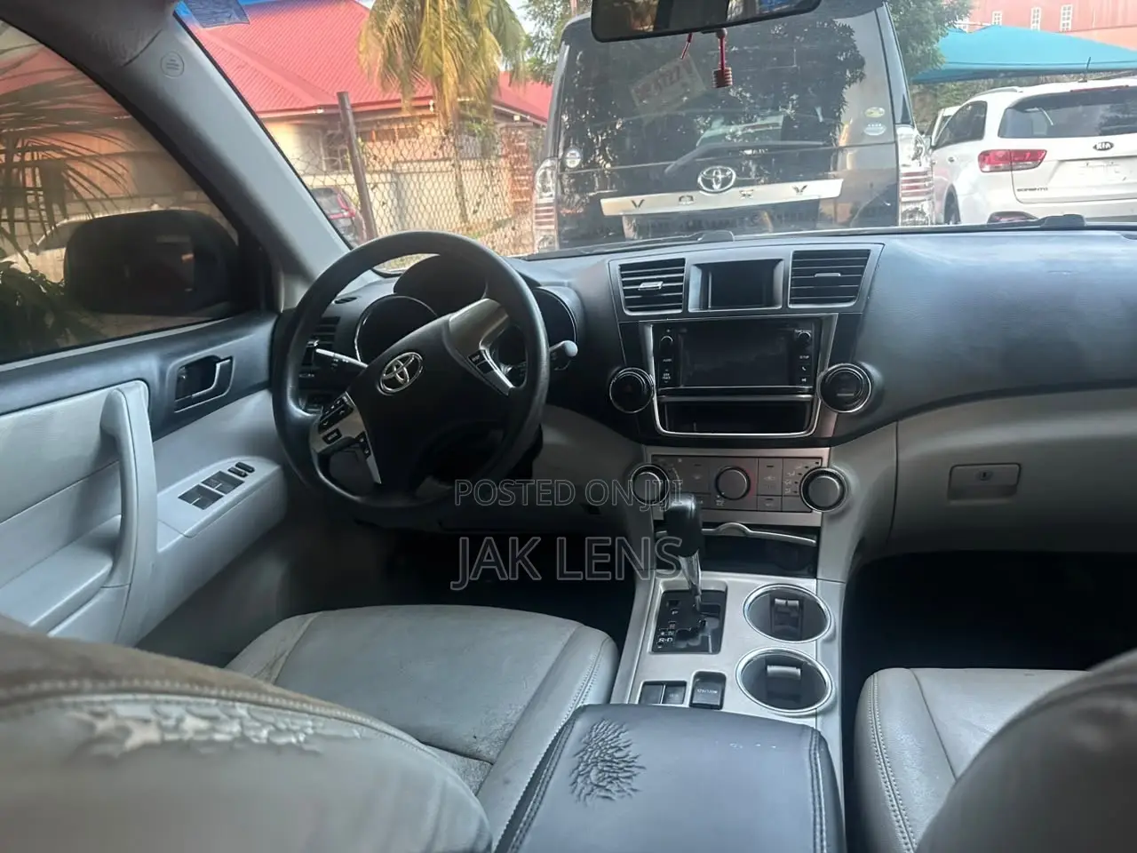 Toyota Highlander LE 4dr SUV (2.7L 4cyl 6A) 2014 White