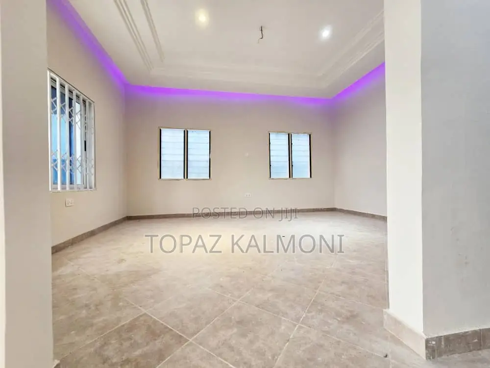 2bdrm House in Nsawam Adoagyiri Municipal for sale