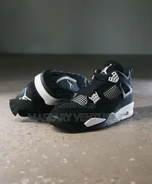 Air Jordan 4 Retro- White Thunder