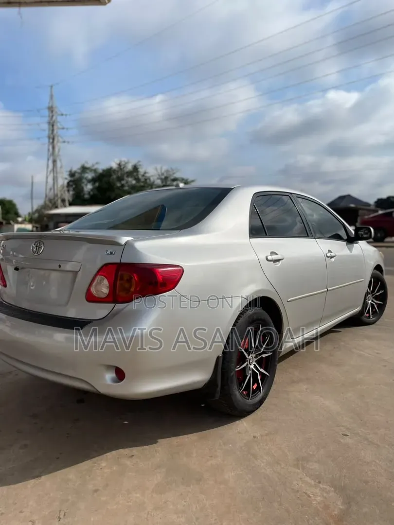 Toyota Corolla 2010 Silver