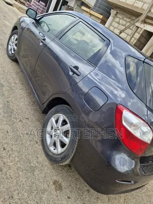 Toyota Matrix Hatchback FWD (1.8L 4cyl 5M) 2010 Gray