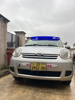 Toyota Sienta 2013 Silver