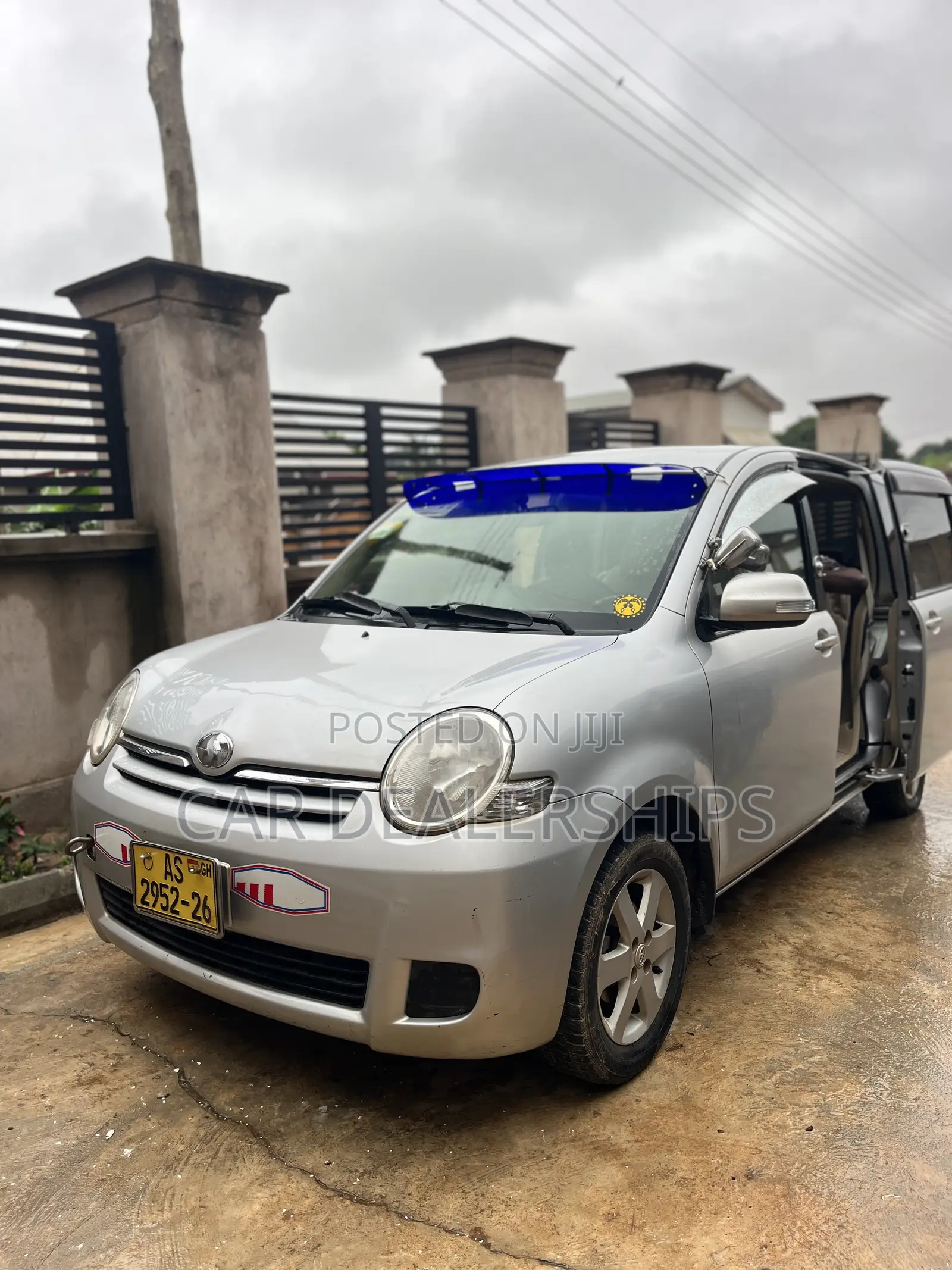 Toyota Sienta 2013 Silver