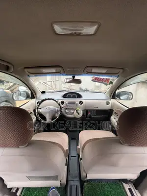 Toyota Sienta 2013 Silver