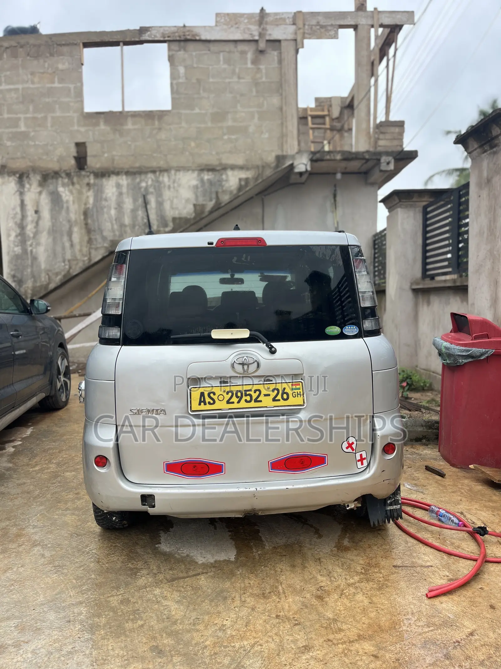Toyota Sienta 2013 Silver