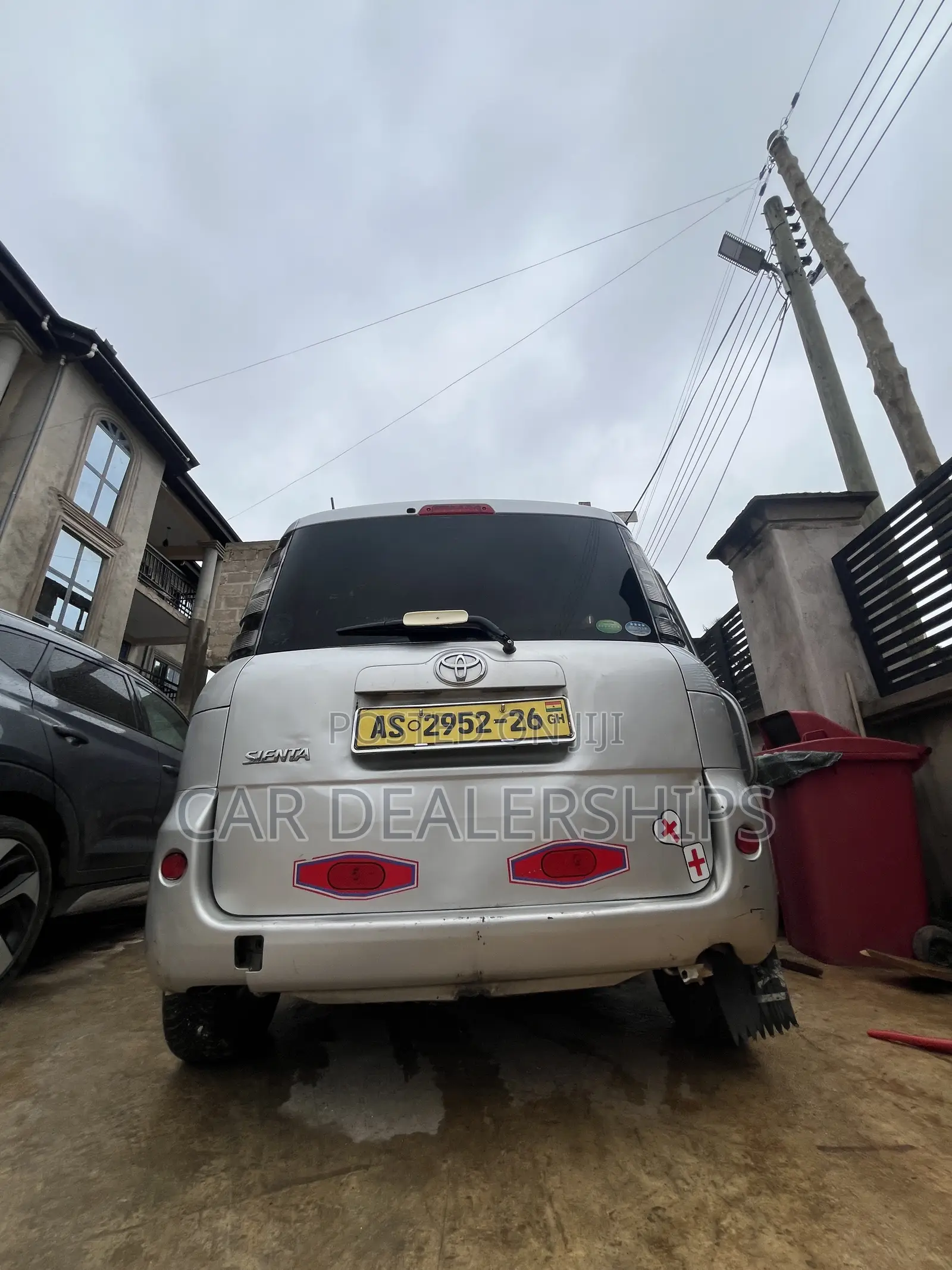 Toyota Sienta 2013 Silver