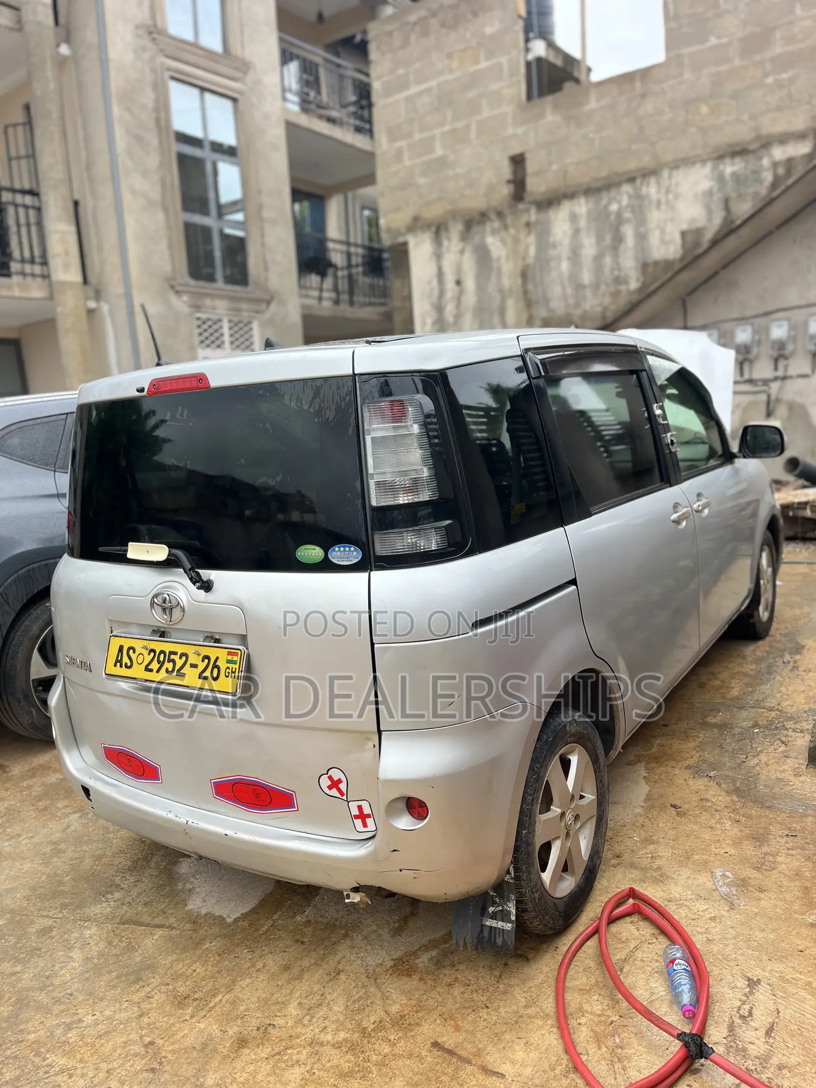 Toyota Sienta 2013 Silver