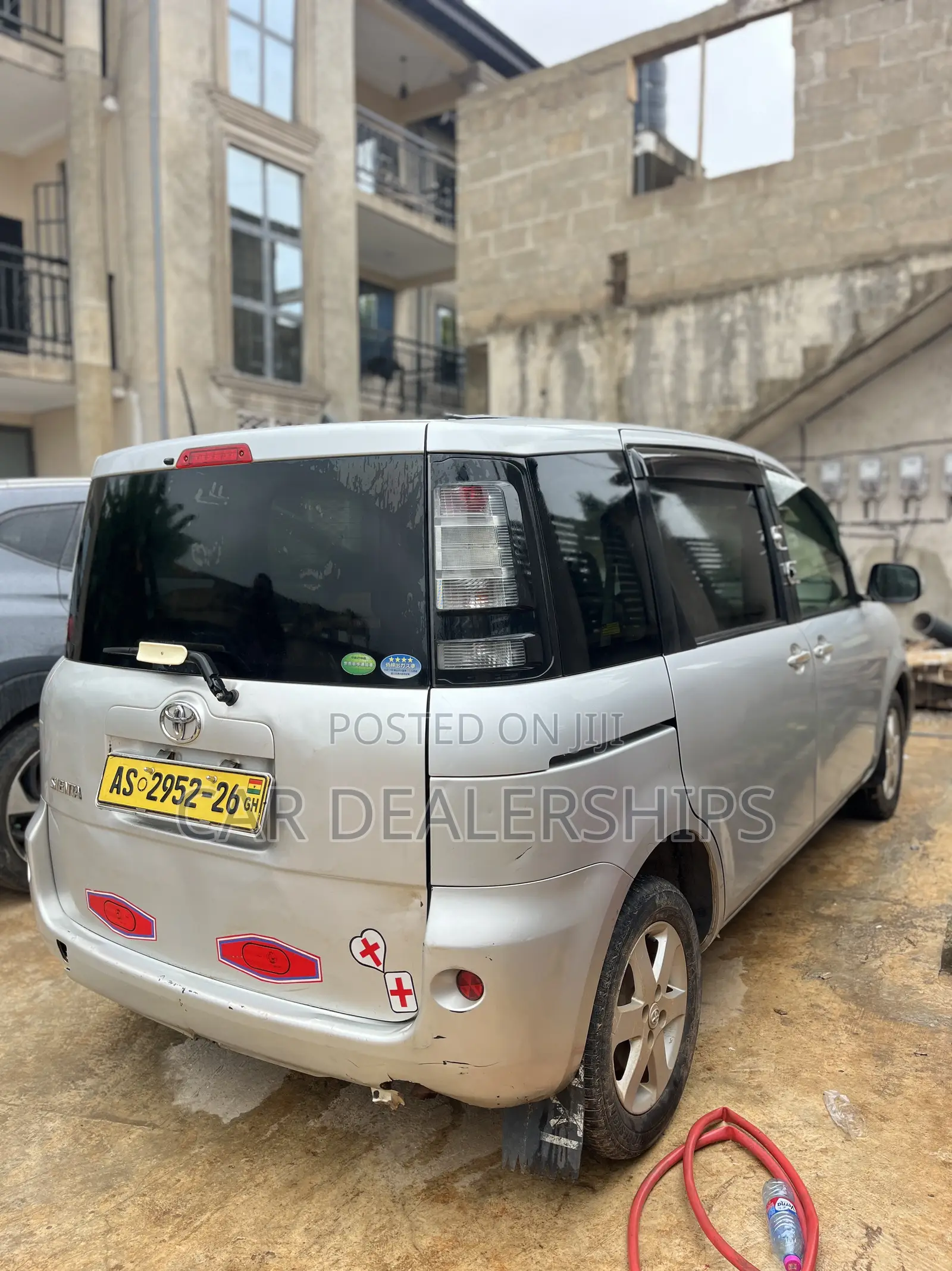 Toyota Sienta 2013 Silver
