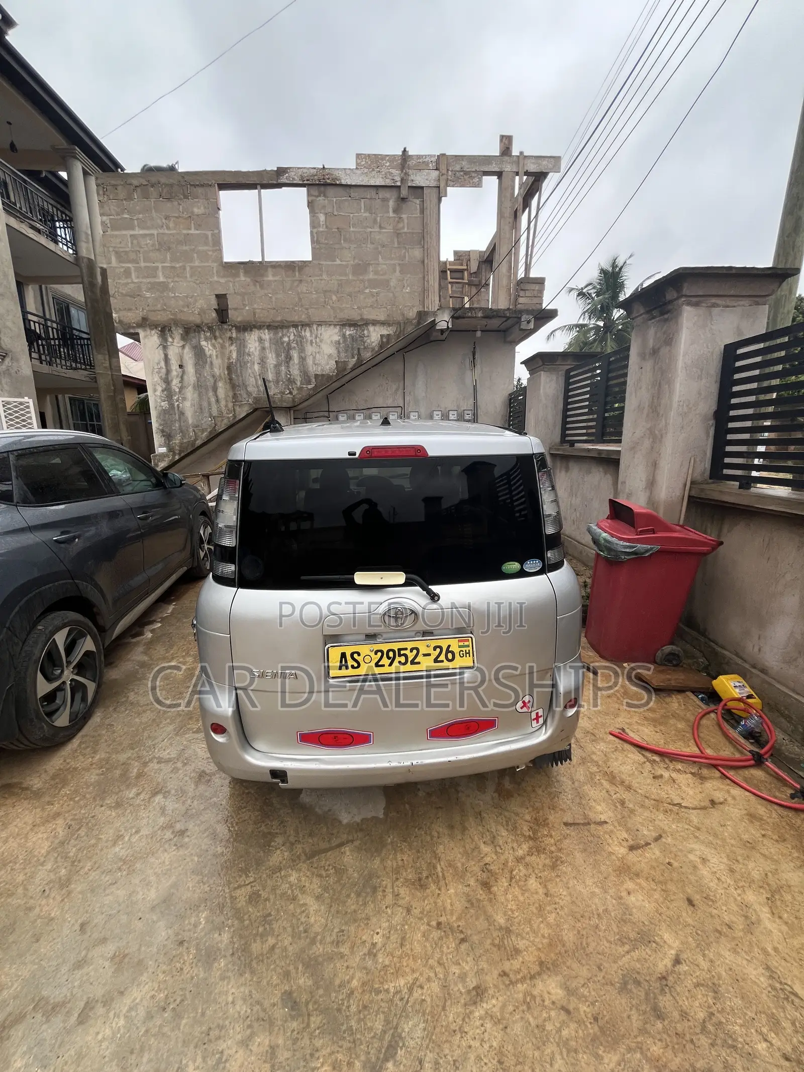 Toyota Sienta 2013 Silver