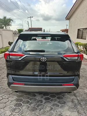 Toyota RAV4 XLE FWD 2023 Black