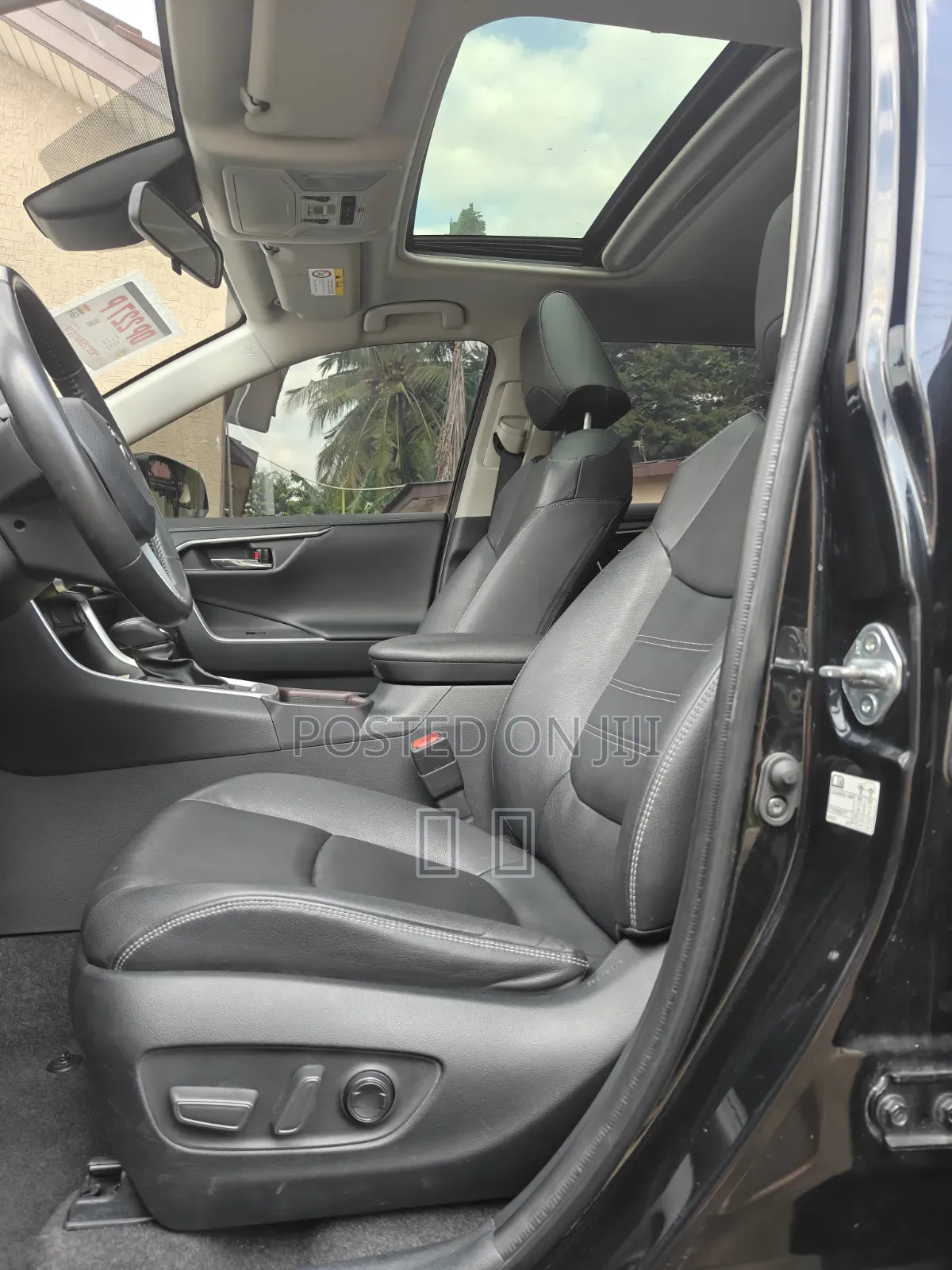 Toyota RAV4 XLE FWD 2023 Black