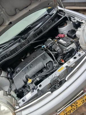 Toyota Sienta 2013 Silver