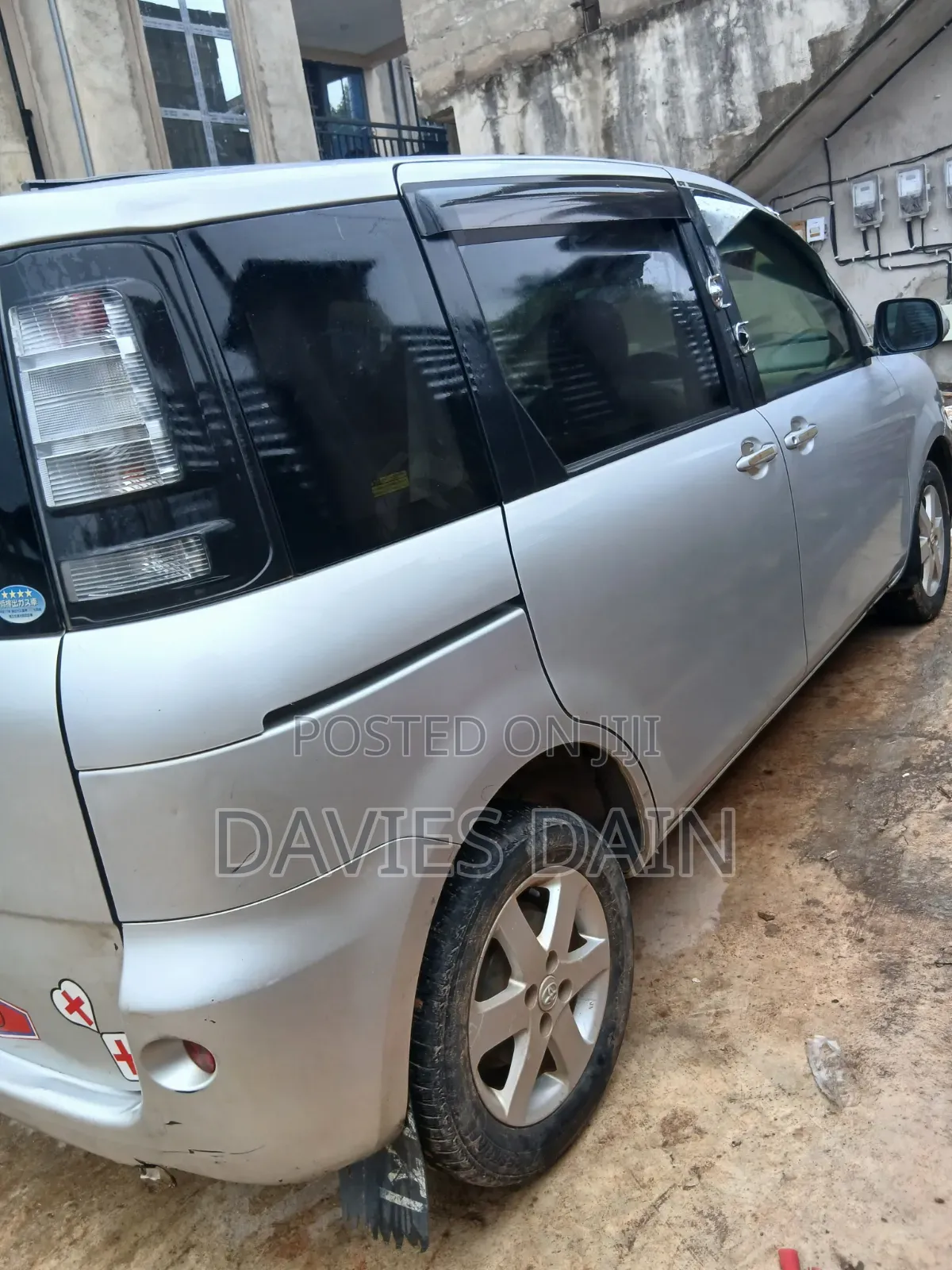 Toyota Sienta 2013 Silver