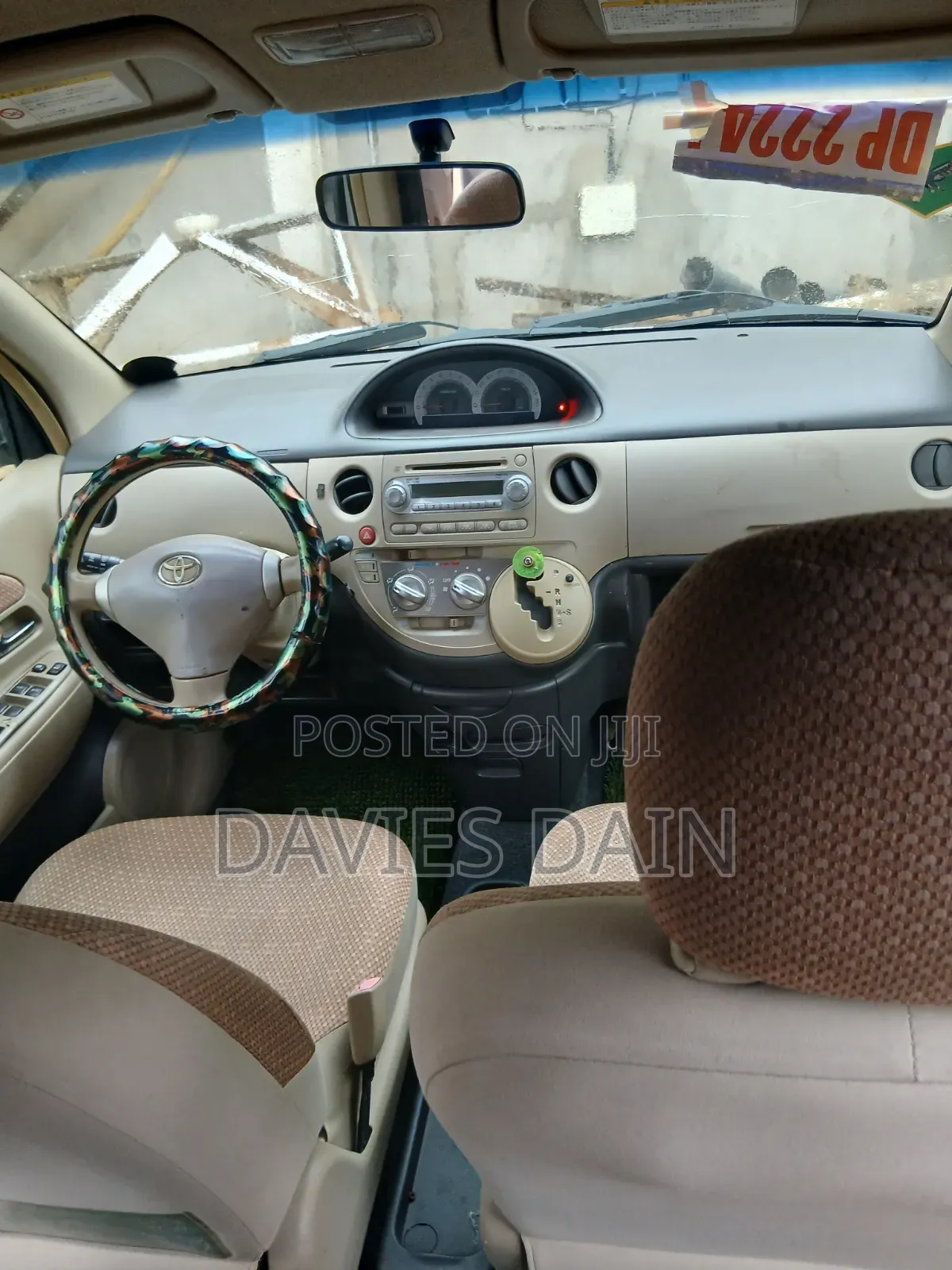 Toyota Sienta 2013 Silver