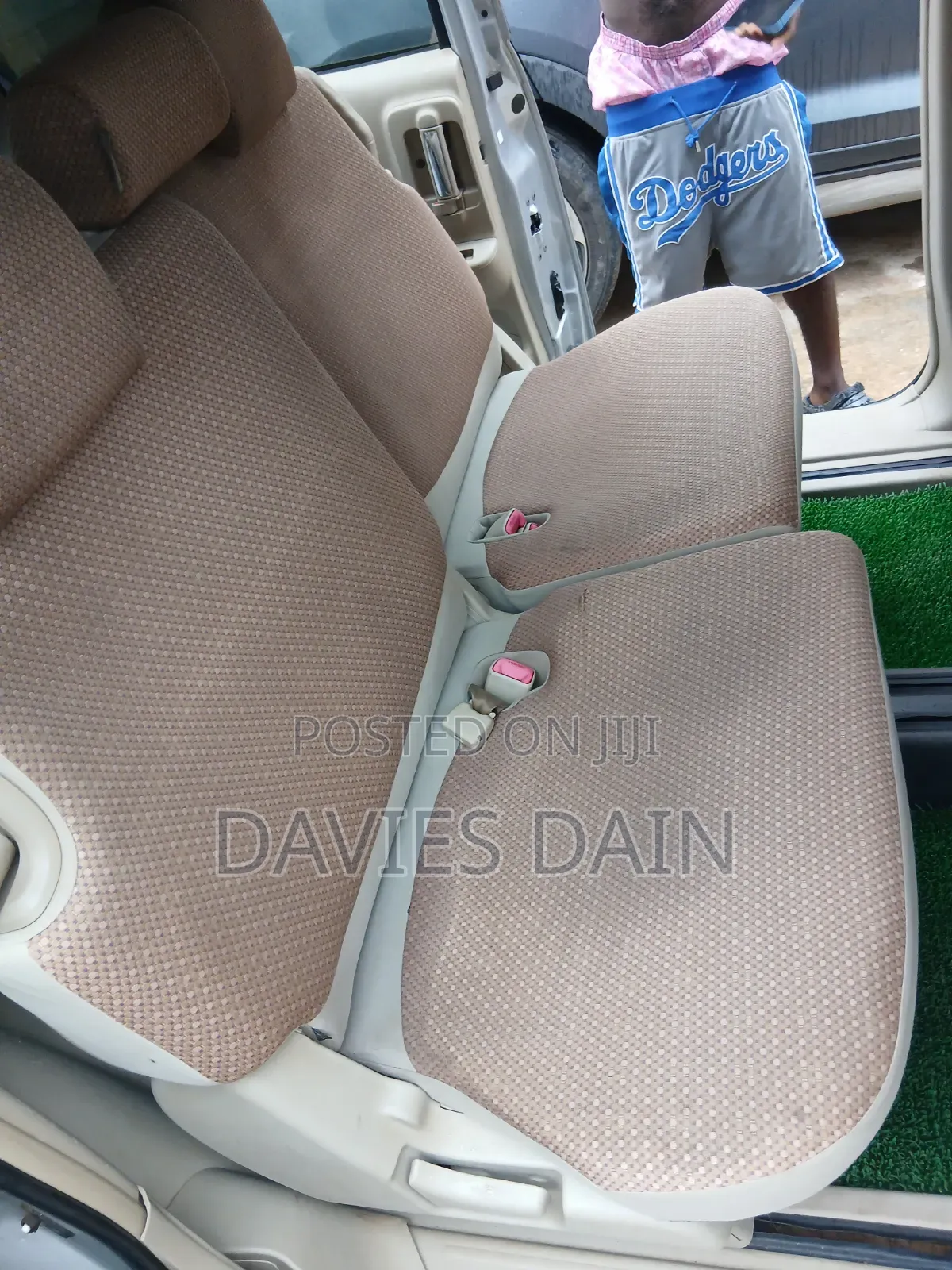 Toyota Sienta 2013 Silver