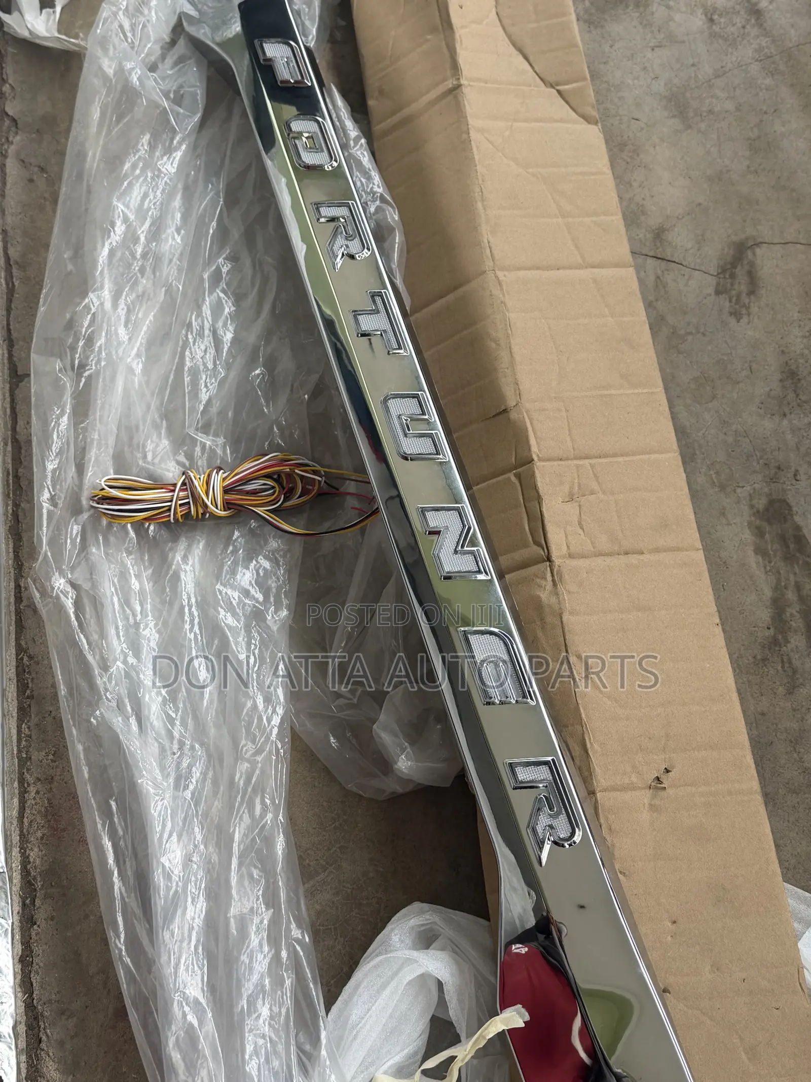 Toyota Fortuner 2012–2015 LED Boot Trunk / Spoiler