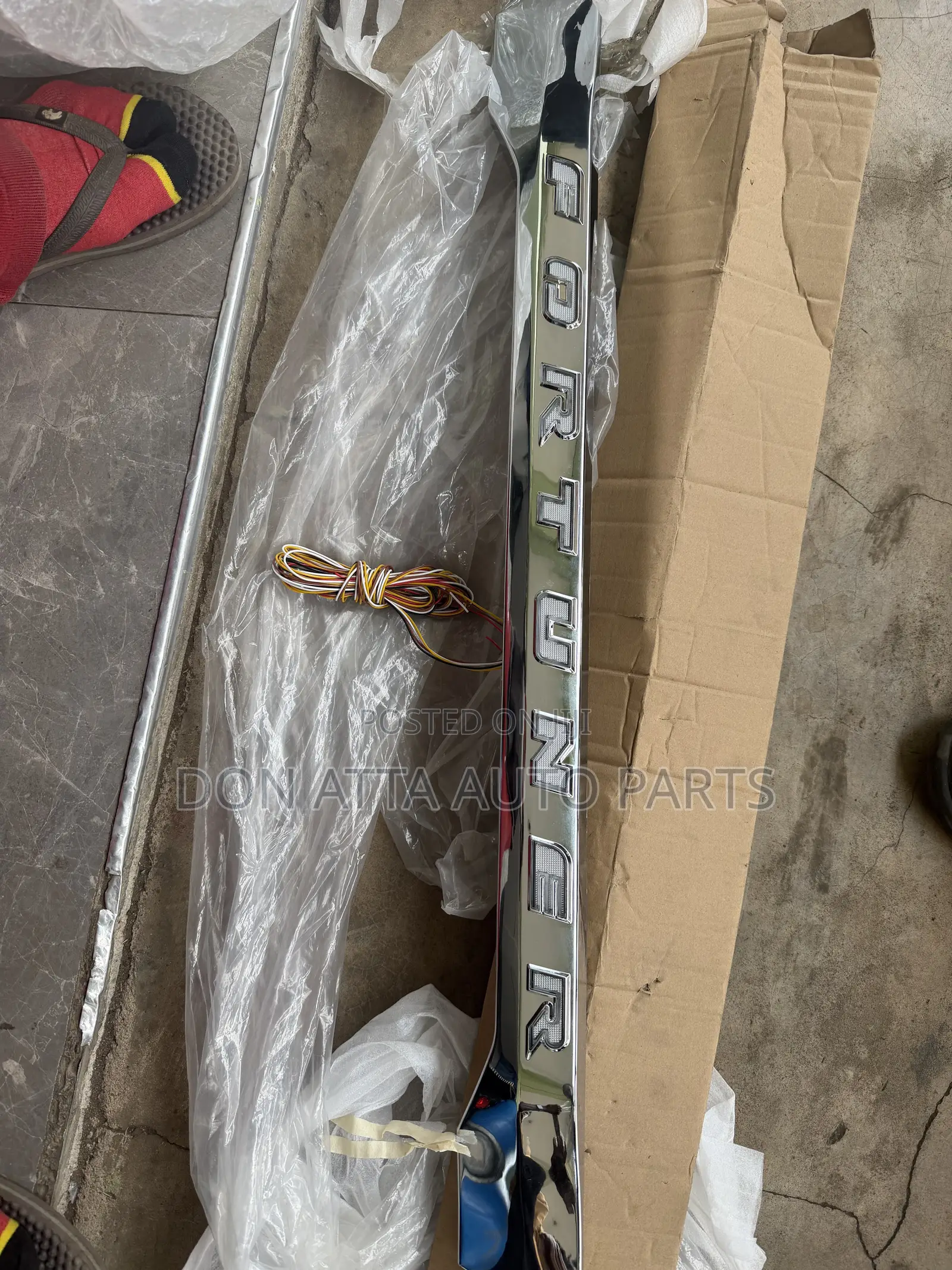 Toyota Fortuner 2012–2015 LED Boot Trunk / Spoiler