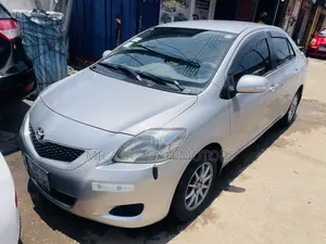 Toyota Belta 2010 Silver