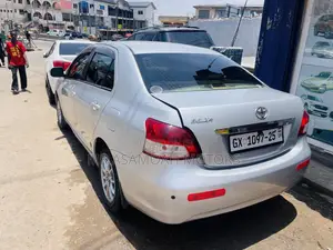 Toyota Belta 2010 Silver