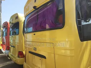 Hyundai County 2012 Yellow