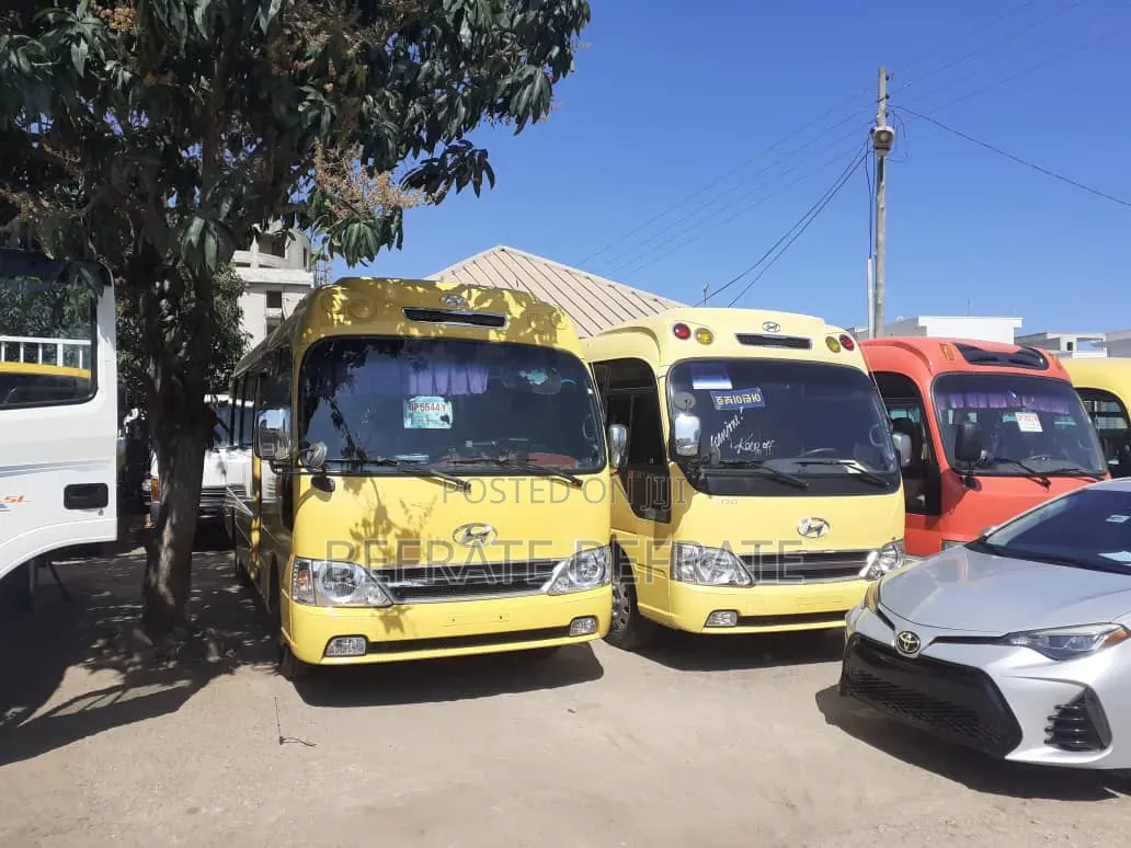 Hyundai County 2012 Yellow