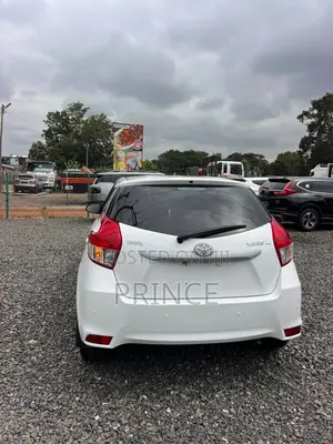 Toyota Yaris L Hatchback 5dr 2015 White