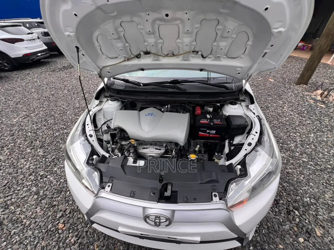 Toyota Yaris L Hatchback 5dr 2015 White