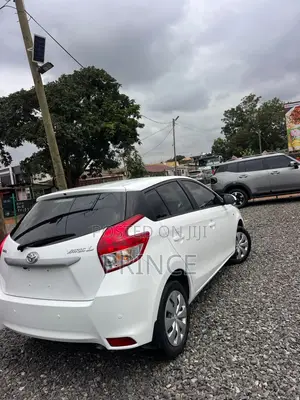 Toyota Yaris L Hatchback 5dr 2015 White